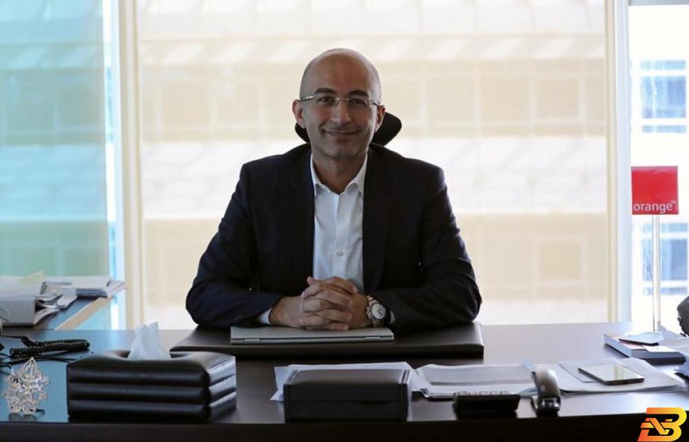 ياسر شاكر الرئيس التنفيذي والعضو المنتدب لأورنج مصر للاتصالات خلال مقابلة مع رويترز في مكتبه في القاهرة يوم الأحد. تصوير: محمد عبد الغني - رويترز. أورنج مصر تستثمر 3.8 مليار جنيه في 2019 وتدرس دخول البورصة مجددا