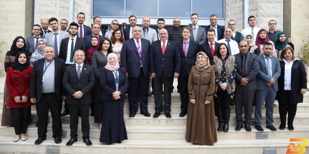 صورة جماعية للمشاركين في الدورة سلطة النقد تختتم دورة تدريبية حول عملية المراجعة الرقابية