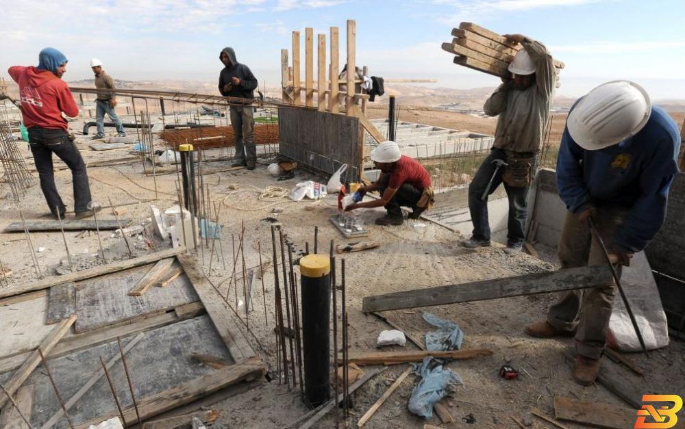عمال بناء فلسطينيون يعملون في إسرائيل-أرشيف وكالات تقرير: 25 عاملا توفوا في الربع الأول من العام الجاري داخل إسرائيل