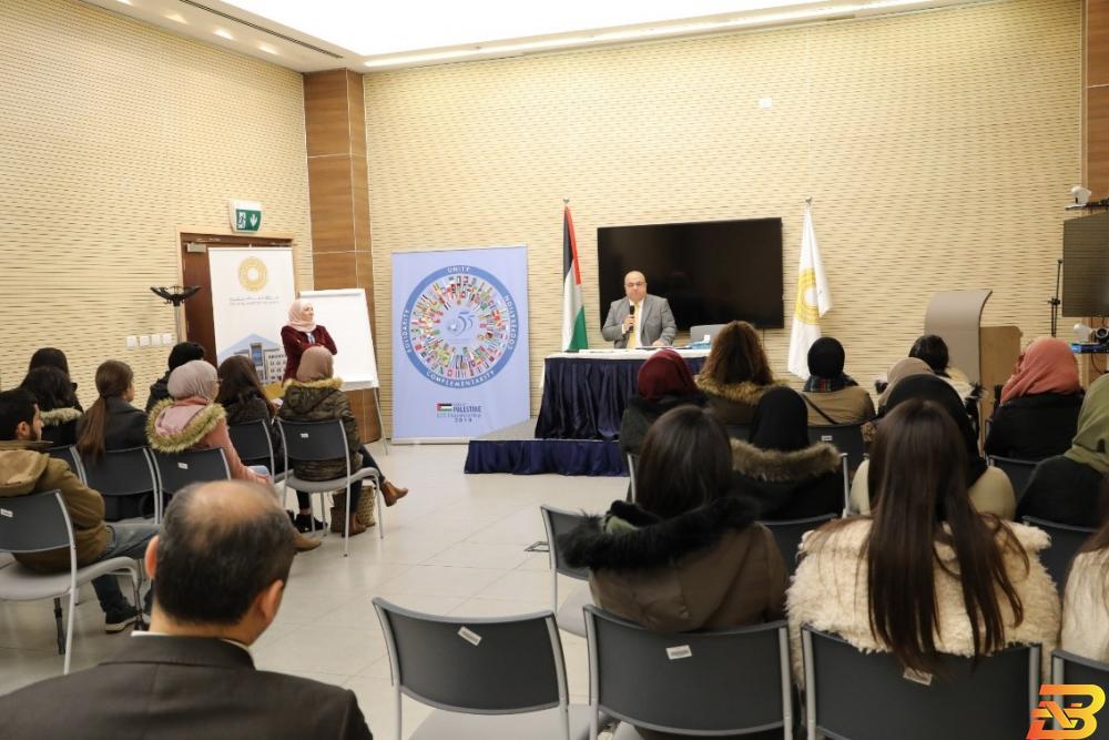 نائب محافظ سلطة النقد رياض أبو شحادة يتحدث خلال افتتاح البرنامج سلطة النقد تفتتح برنامجا تدريبيا لطلبة من جامعة بيرزيت
