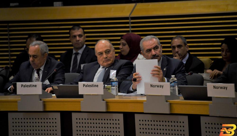 رئيس الوزراء محمد اشتية يلقي كلمته خلال الاجتماع اشتية في اجتماع المانحين: نريد موقفا دوليا يدين انتهاكات اسرائيل للاتفاقيات