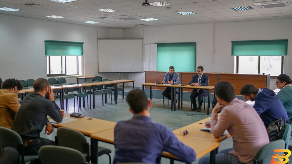 جانب من الندوة ندوة تناقش إنشاء بنوك تعاونية في فلسطين