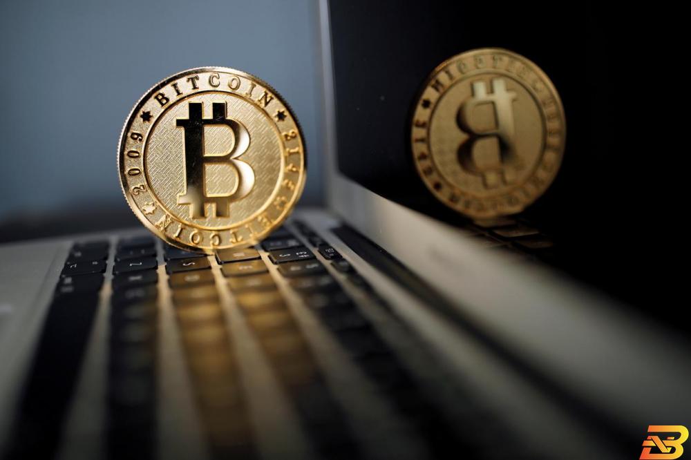 عملة بيتكوين في صورة من أرشيف رويترز. بِتكوين تقفز 6% إلى ذروة 6 أشهر