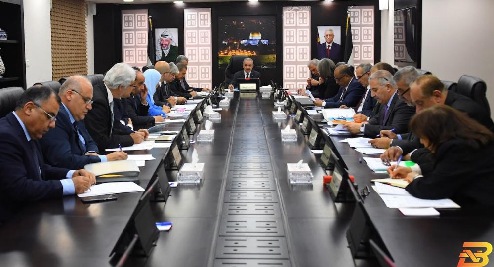 جانب من جلسة الحكومة الأسبوعية الحكومة تصادق على زيادة المدفوعات الشهرية لمستشفيات القدس