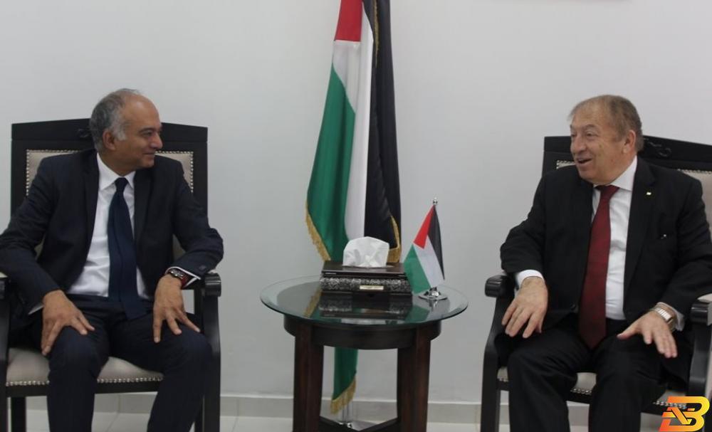 جانب من اللقاء وزارة الاقتصاد والبنك الدولي يبحثان التعاون المشترك