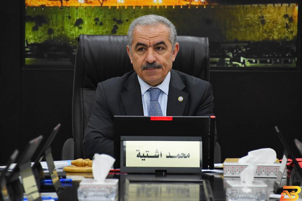 رئيس الوزراء محمد اشتية يترأس الجلسة الأسبوعية للحكومة اشتية يدعو الدول الأوروبية والبنك الدولي لتدقيق خصومات المقاصة