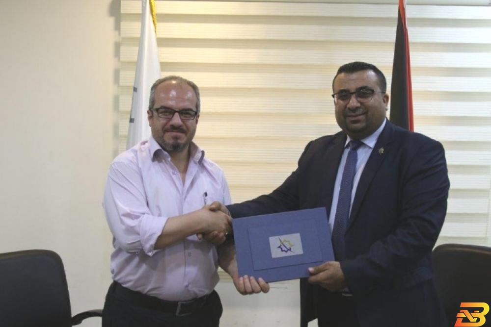 جانب من توقيع مذكرة التفاهم البنك الإسلامي الفلسطيني يطلق مشروعا لتحسين الأمن الغذائي في غزة