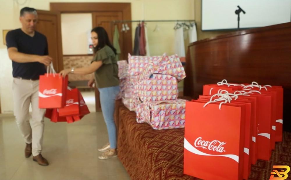 جانب من الفعالية المشروبات الوطنية تقدم هدايا للأطفال الأيتام والمرضى