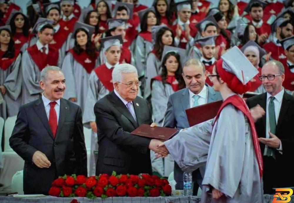 جانب من حفل التخريج اشتية: البنك الدولي أشاد بالمؤسسات الفلسطينية