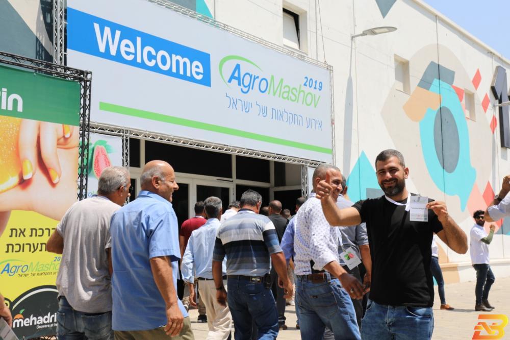 جانب من الزيارة 300 من كبار المزارعين الفلسطينيين يزورون معرضاً في تل أبيب