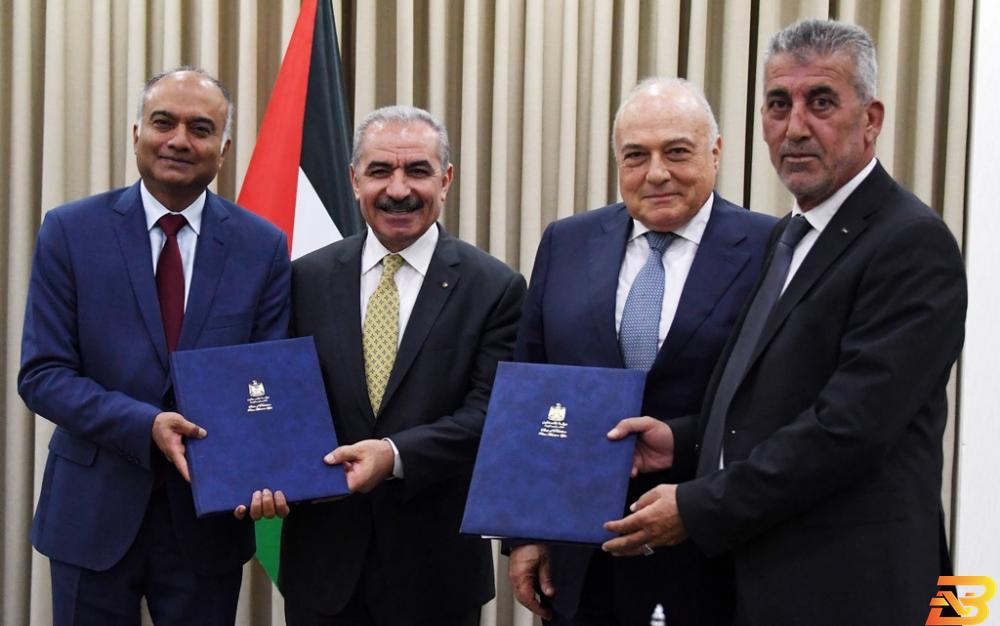 جانب من توقيع الاتفاقية مع البنك الدولي 25 مليون دولار لدعم الخدمات الطارئة والتنموية للبلديات