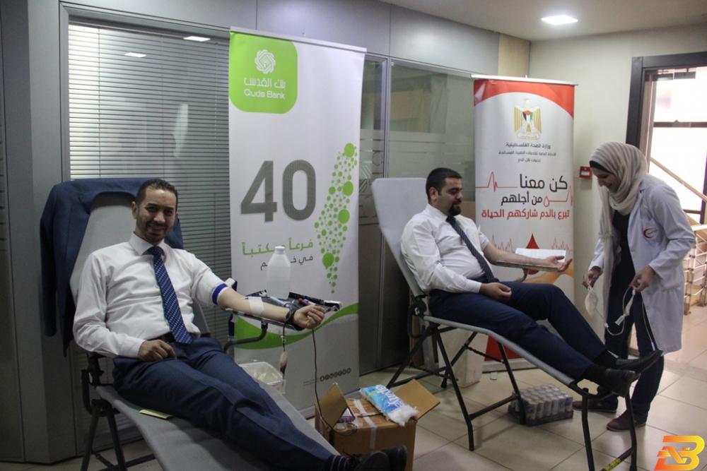 جانب من الحملة حملة للتبرع بالدم في بنك القدس