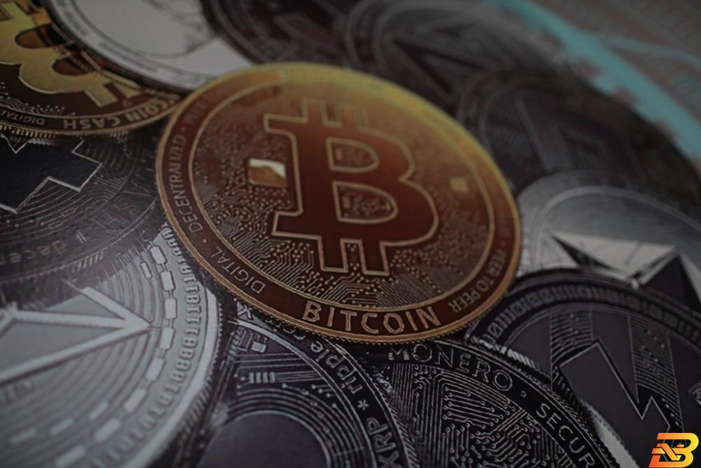 شعار عملة بتكوين الرقمية - صورة من ارشيف رويترز. عملة بتكوين تقفز لأعلى مستوى في 18 شهرا بفعل تنامي إقبال المستثمرين