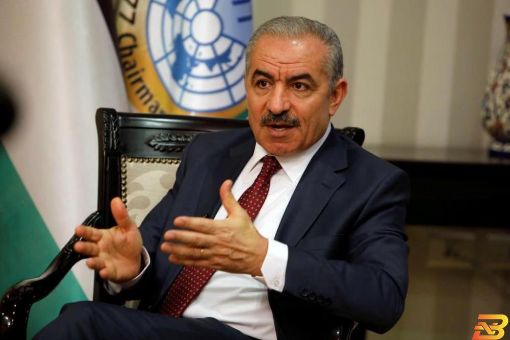 رئيس الوزراء الفلسطيني محمد أشتية خلال مقابلة مع رويترز في الضفة الغربية يوم الخميس. تصوير: رنين صوافطة - رويترز اشتية: الخطة الاقتصادية الأمريكية للسلام ’منفصلة عن الواقع’