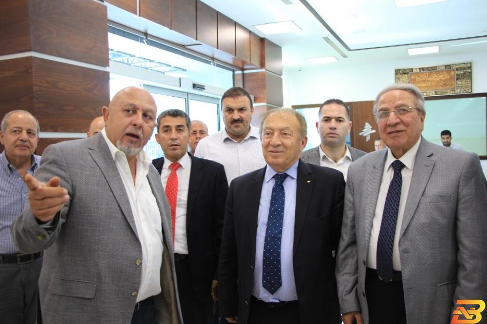 وزير الاقتصاد خلال جولته في نابلس وزير الاقتصاد يعلن بدء تصميم البرنامج العنقودي لمحافظة نابلس