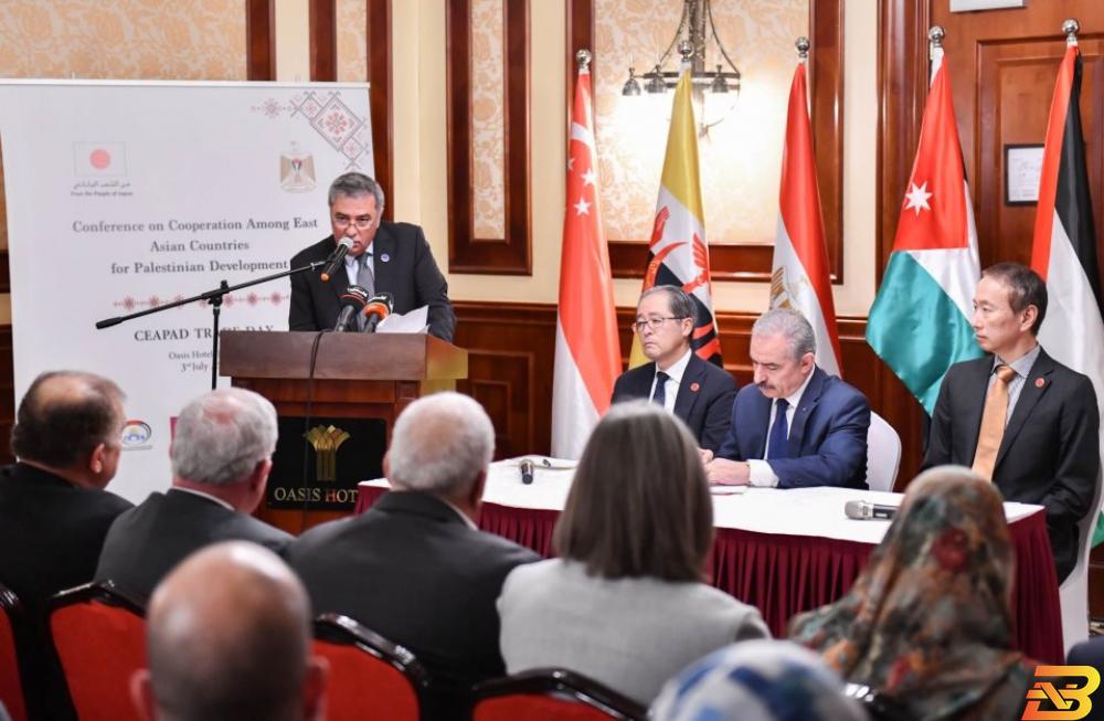 مدير عام بنك فلسطين رشدي الغلاييني يتحدث خلال الحفل-تصوير عرين الريناوي بنك فلسطين يرعى فعاليات ’يوم التجارة لمؤتمر سيباد’