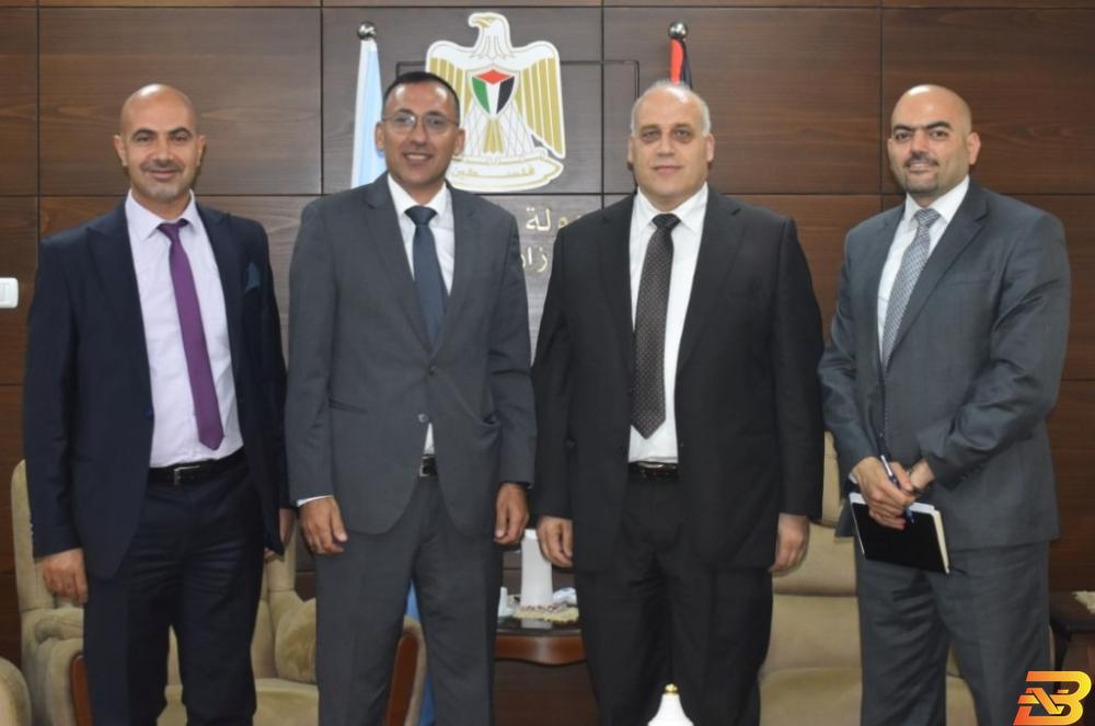 جانب من الاجتماع وزير العمل وممثل منظمة التعاون الإسلامي يبحثان التعاون