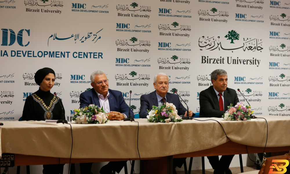 جانب من التخريج مركز تطوير الإعلام في بيرزيت يختتم دورات صحافة الاقتصاد والأعمال