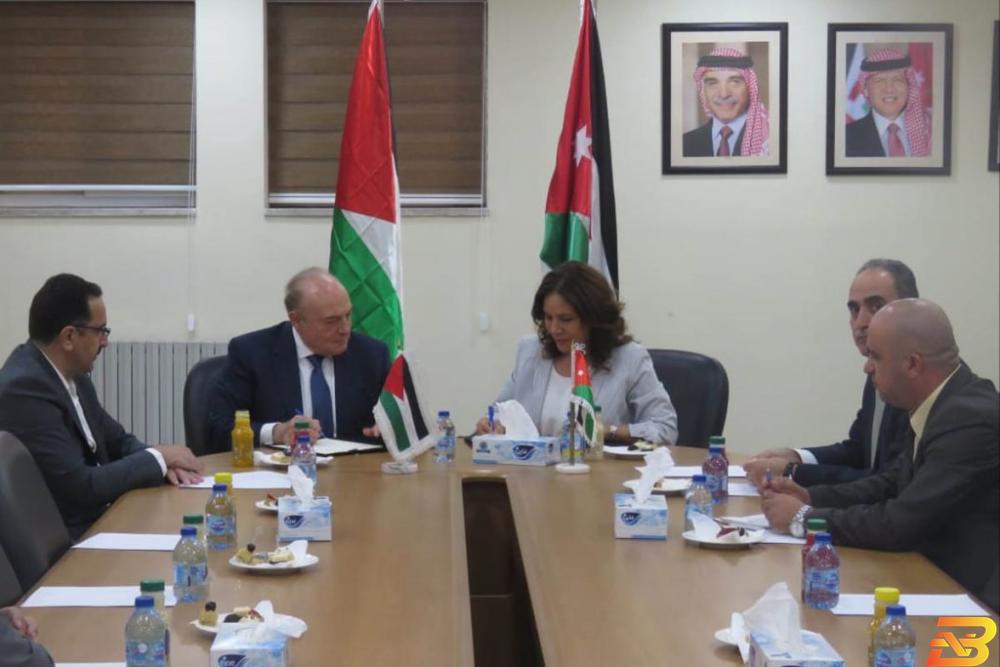 جانب من توقيع المذكرة مذكرة تفاهم اردنية فلسطينية في مجال الطاقة