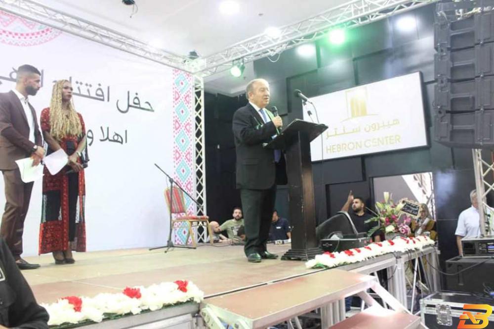 وزير الاقتصاد الوطني خالد العسيلي يلقي كلمته خلال افتتاح "هيبرون سنتر 2" العسيلي: ماضون في توسيع القاعدة الانتاجية وتطوير الصناعة الوطنية