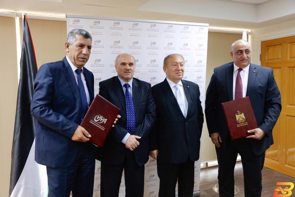 جانب من توقيع بوتوكول التعاون-تصوير وفا هيئة تشجيع الاستثمار توقّع بروتوكول تعاون فني مع بلديات أريحا ودورا وقلقيلية