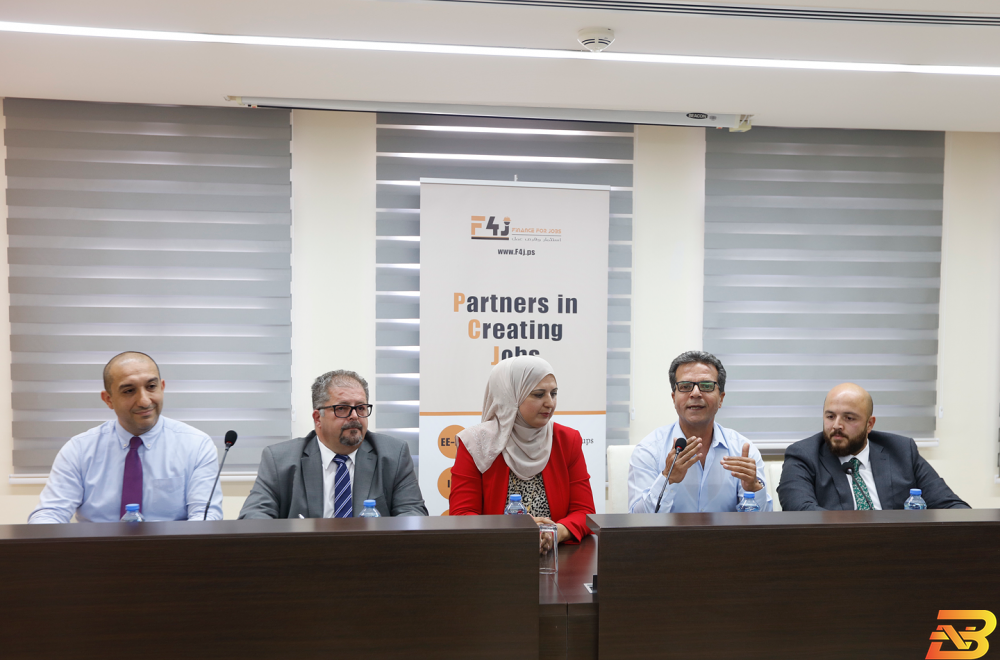 جانب من توقيع الاتفاقيات-تصوير وفا توقيع اتفاقيات لدعم مشاريع ريادية لصالح وزارة المالية