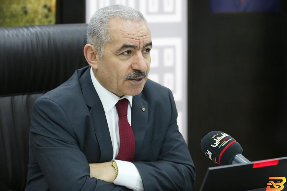 رئيس الوزراء الفلسطيني محمد اشتية رئيس الوزراء: الأزمة المالية ما زالت قائمة