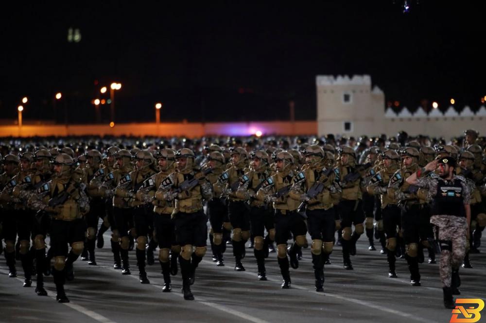 أفراد من قوات الأمن السعودية يشاركون في عرض عسكري بمكة يوم 4 أغسطس آب 2019. تصوير: أوميت بكطاش - رويترز السعودية تدشن برنامجا لتراخيص مزاولة أنشطة الصناعات العسكرية