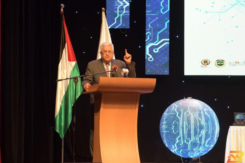 الرئيس محمود عباس يلقي كلمته خلال رعايته افتتاح أعمال المنتدى-تصوير ثائر غنايم الرئيس: المستقبل لنا وبالعقول الفلسطينية سنصل الى ما نصبو اليه
