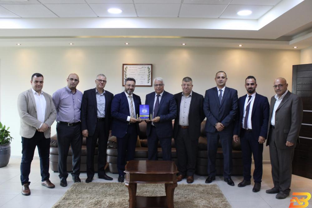 جانب من اللقاء البنك الاسلامي العربي يبحث التعاون مع بوليتكنك فلسطين