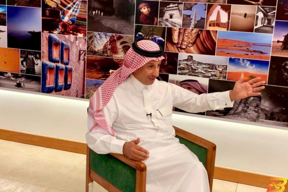 أحمد الخطيب رئيس الهيئة العامة للسياحة والتراث الوطني في مقابلة مع رويترز بالرياض يوم الأربعاء. تصوير: نائل الشيوخي - رويترز. انفتاح سعودي على السياح ودعوة الشركات للاستثمار في القطاع