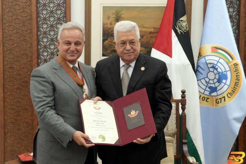 جانب من التكريم الرئيس يقلد وليد صايل ’نجمة الاستحقاق’ من وسام دولة فلسطين