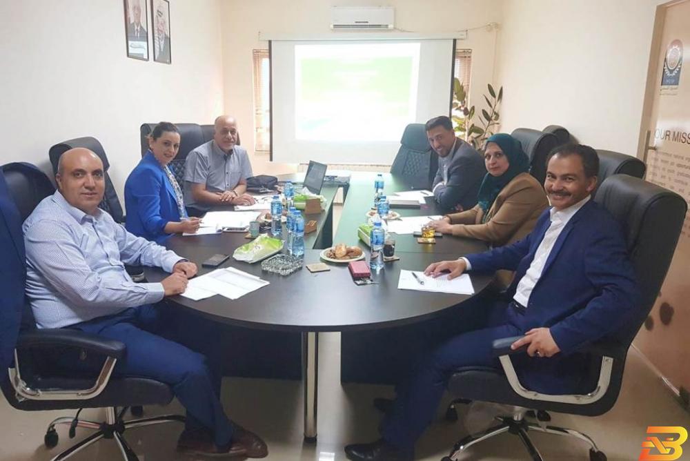 جانب من الاجتماع لجنة مشروع غزة الطارئ توصي بالموافقة على المشاريع المقدمة