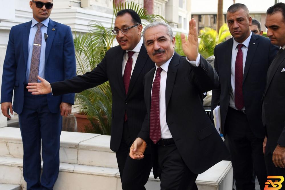 جانب من الزيارة اشتية: زيارتنا إلى مصر ناجحة على كل المقاييس