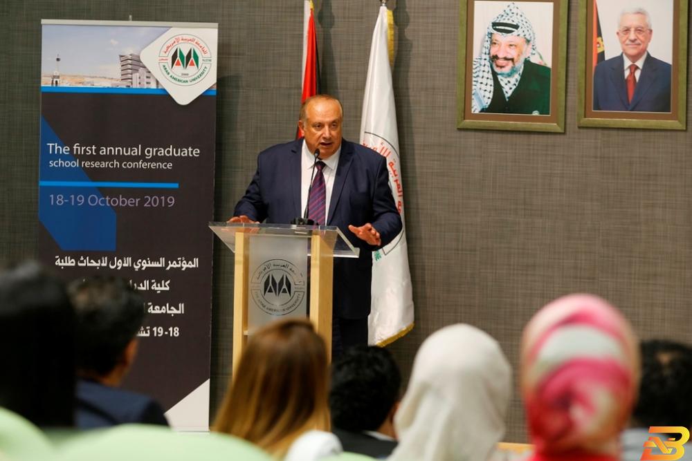 وزير التعليم العالي والبحث العلمي محمود أبو مويس يتحدث خلال افتتاح المؤتمر-تصوير وفا ’العربية الأمريكية’ تختتم مؤتمرها السنوي الأول لأبحاث طلبة الدراسات العليا