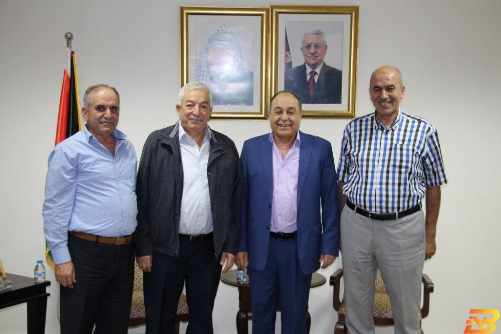جانب من اللقاء تحذيرات من نقص القدرة الكهربائية في نابلس هذا الشتاء