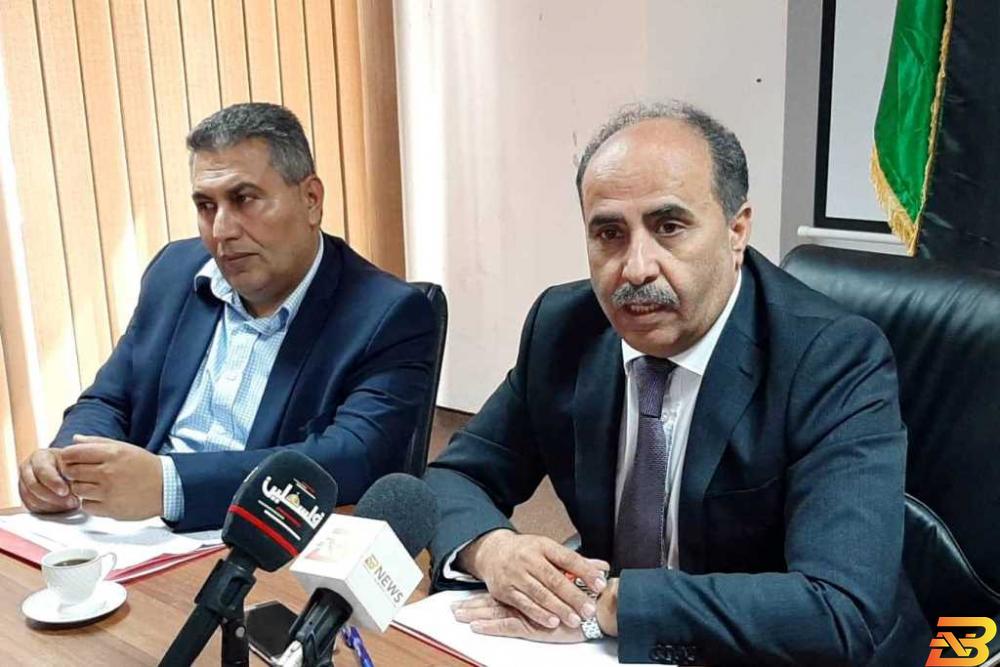 وزير الزراعة رياض العطاري يتحدث خلال اللقاء وزير الزراعة: مخزون العجول يكفينا إلى نهاية العام