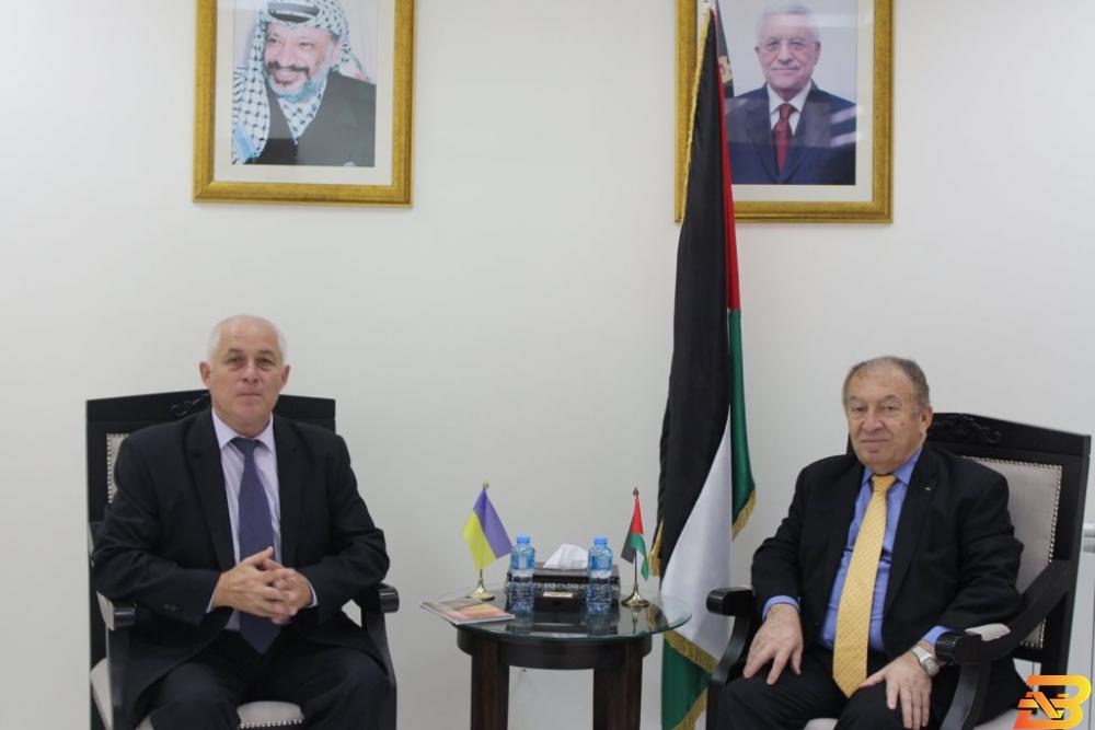 جانب من اللقاء بحث علاقات التعاون الاقتصادي والتجاري بين فلسطين وأوكرانيا