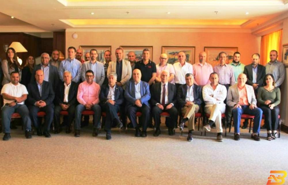 صورة جماعية للمشاركين في الاجتماع بنك القدس يناقش خطته الإستراتيجية في إجتماعه السنوي