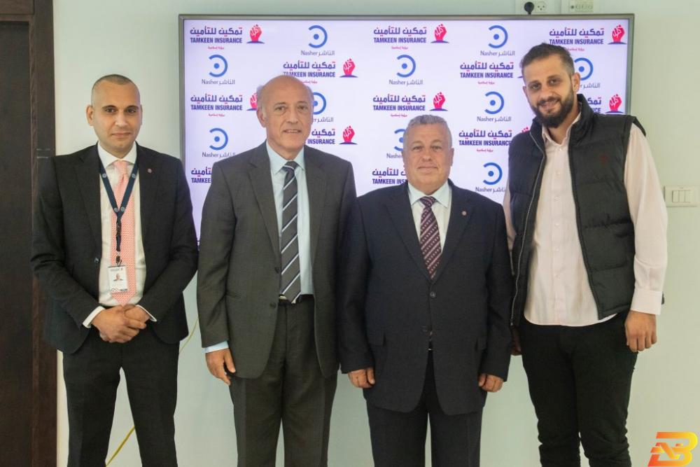 جانب من توقيع الاتفاقية تمكين للتأمين والناشر تجددان شراكتهما الإعلانية والإعلامية