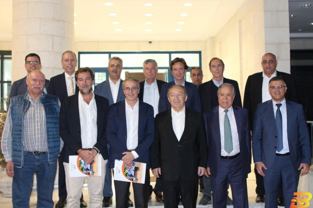 مشاركون في اللقاء وزير الاقتصاد يدعو رجال الأعمال الإسبان الى الاستثمار في فلسطين