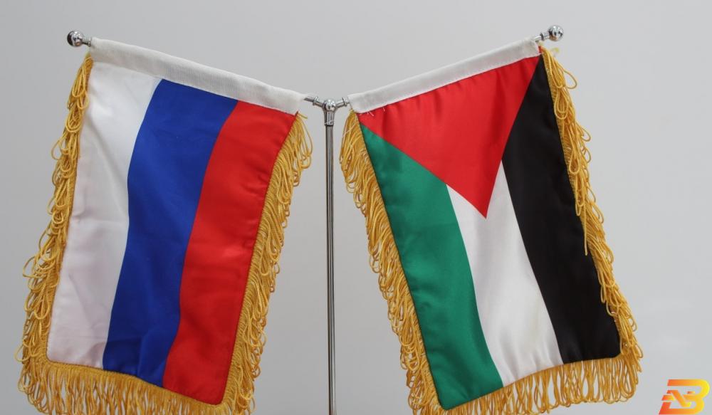 صورة توضيحية-علما روسيا وفلسطين العسيلي: نعوّل على روسيا بدعم استراتيجيتنا في التنمية الاقتصادية