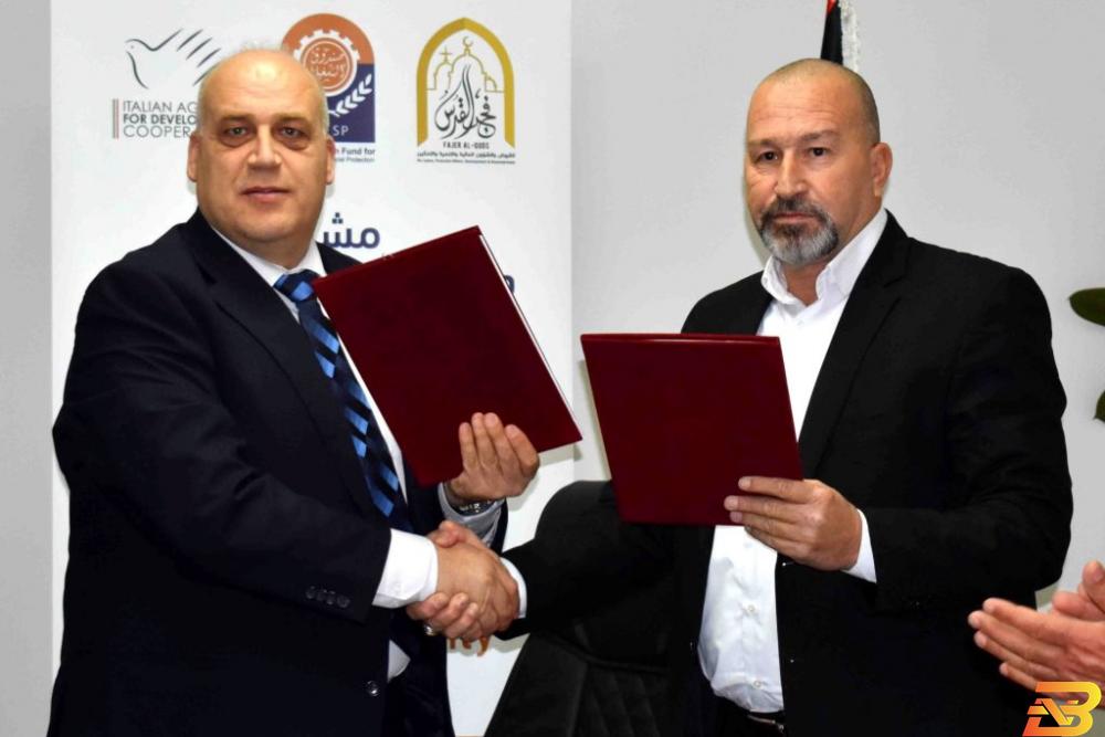 جانب من توقيع الاتفاقية توقيع اتفاقية لتمويل مشاريع ومبادرات شبابية في القدس