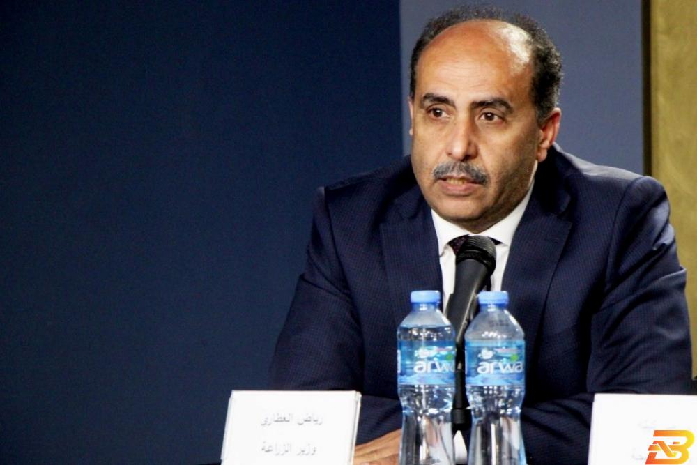 وزير الزراعة رياض العطاري العطاري: إسرائيل تحتجز آلاف العجول المستوردة للأراضي الفلسطينية في موانئها