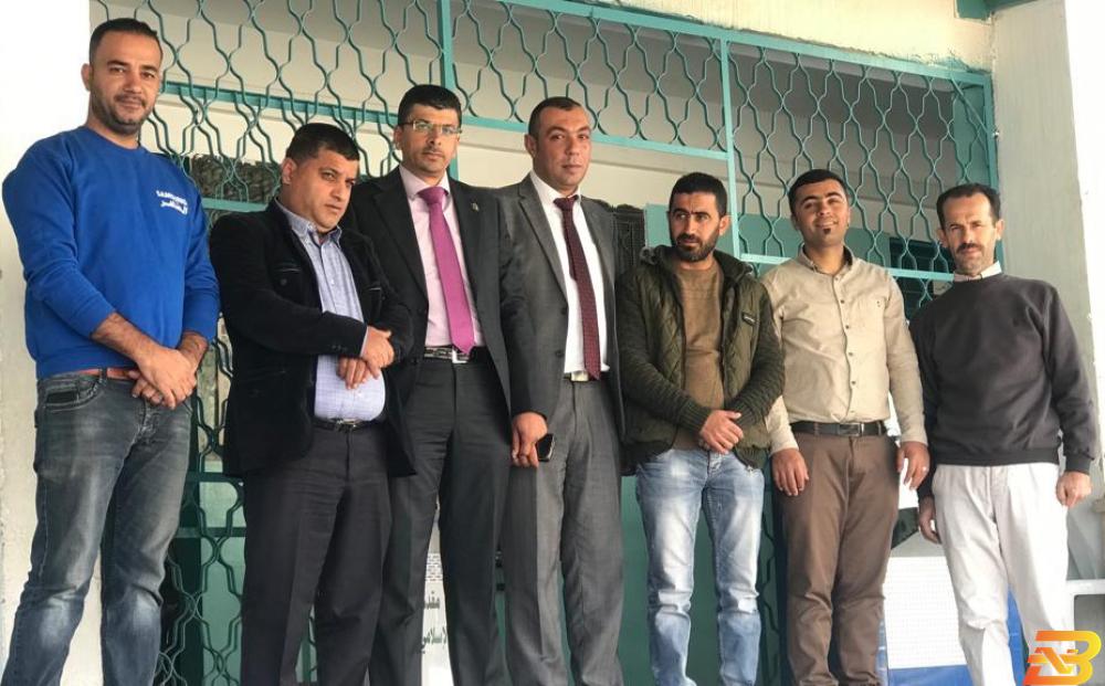 جانب من تسليم الدعم البنك الإسلامي الفلسطيني يدعم مدرسة في طولكرم