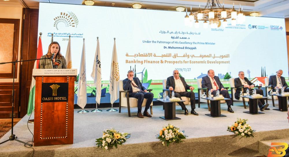 جانب من أعمال المؤتمر اقتصاديون يدعون إلى إعادة النظر في سياسات الإقراض
