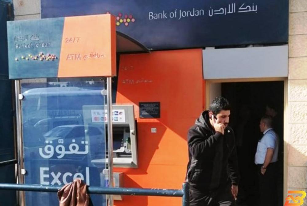 صورة من مكان الحادث تفاصيل سرقة صراف آلي في بلدة حوارة جنوب نابلس