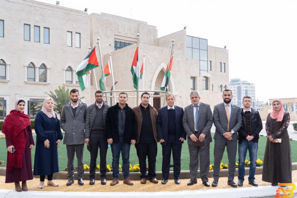 طاقم البنك الإسلامي الفلسطيني المشارك في الحفل ’إنجاز فلسطين’ تكرّم البنك الإسلامي الفلسطيني