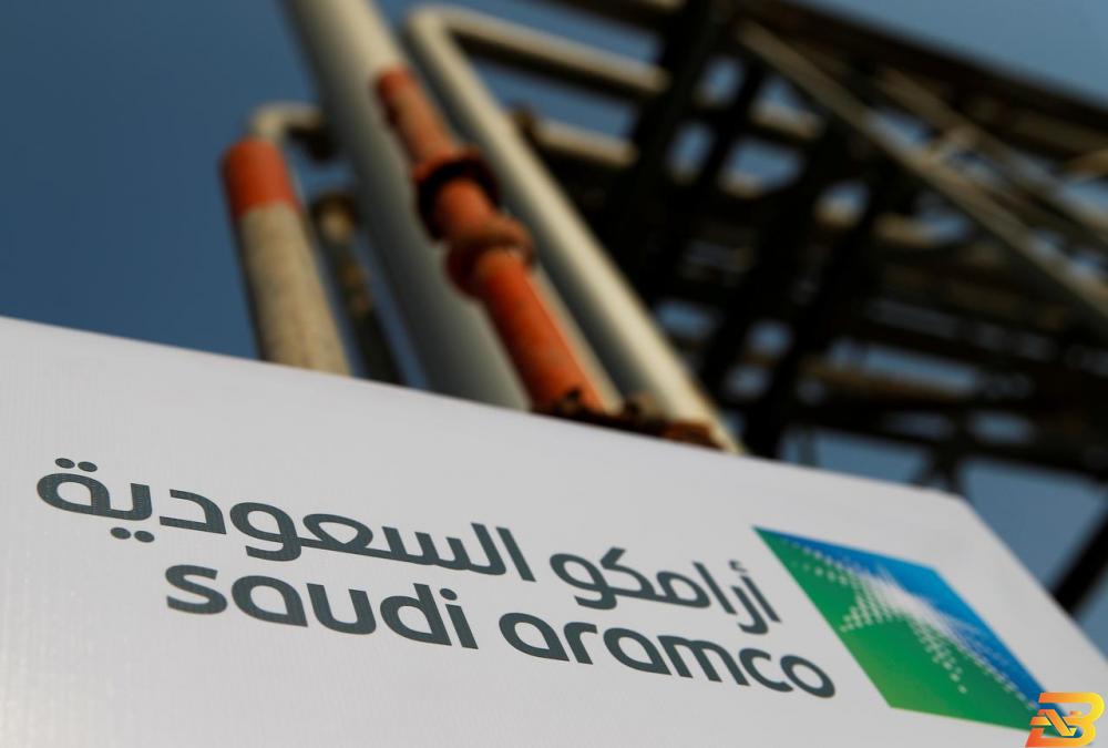 شعار شركة أرامكو السعودية على إحدى منشآتها النفطية في بقيق يوم 12 أكتوبر تشرين الأول 2019. تصوير: ماكسيم شيمتوف - رويترز. البورصة السعودية: أرامكو ستصبح أكبر شركة مدرجة في العالم