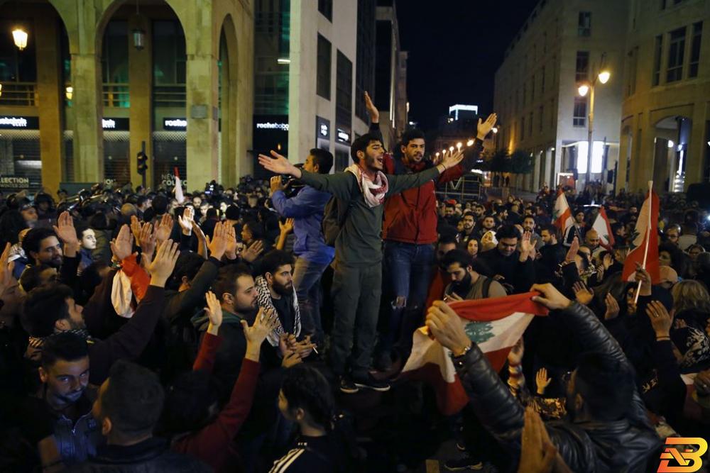 تواصل التظاهرات الاحتجاجية في لبنان-تصوير وكالات وزير: لبنان يخسر 70-80 مليون دولار يوميا بسبب الأزمة